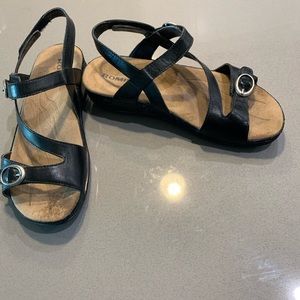 Rominka black sandals